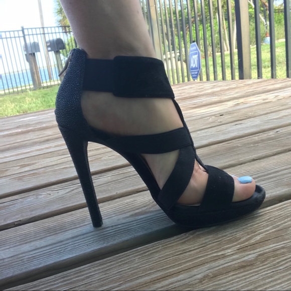 Black strappy BCBG dressy heels - Picture 3 of 6